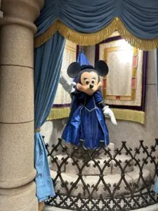 Minnie mouse inside Cinderella attraction